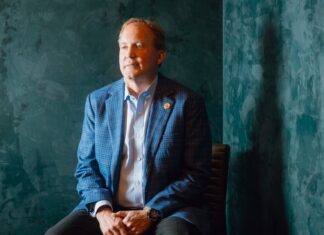 Iklan Serangan Buatan AI Menargetkan Pesaing Texas dalam Meningkatnya Perang Politik