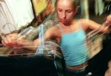 Як фінансист Джеффрі Епштейна визначив культуру підлітків тисячоліття