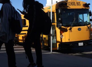LAUSD se move para limitar o tempo de tela em sala de aula em uma grande mudança de política