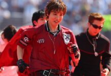 Перший погляд: J-Hope використовує Galaxy Z Fold 8 Wide у Парижі