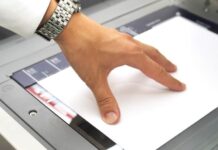 Jak działają skanery płaskie: technologie umożliwiające digitalizację domowego biura